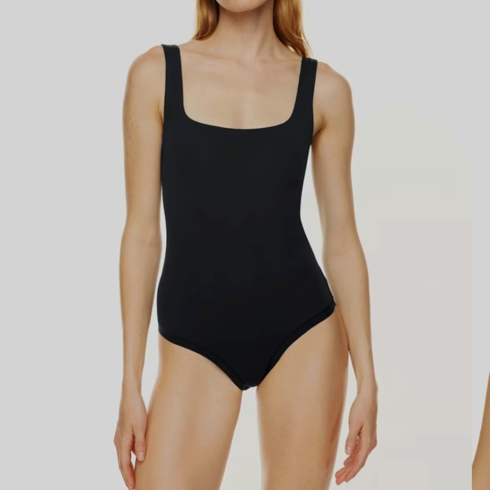 Babaton Contour Squareneck Bodysuit
